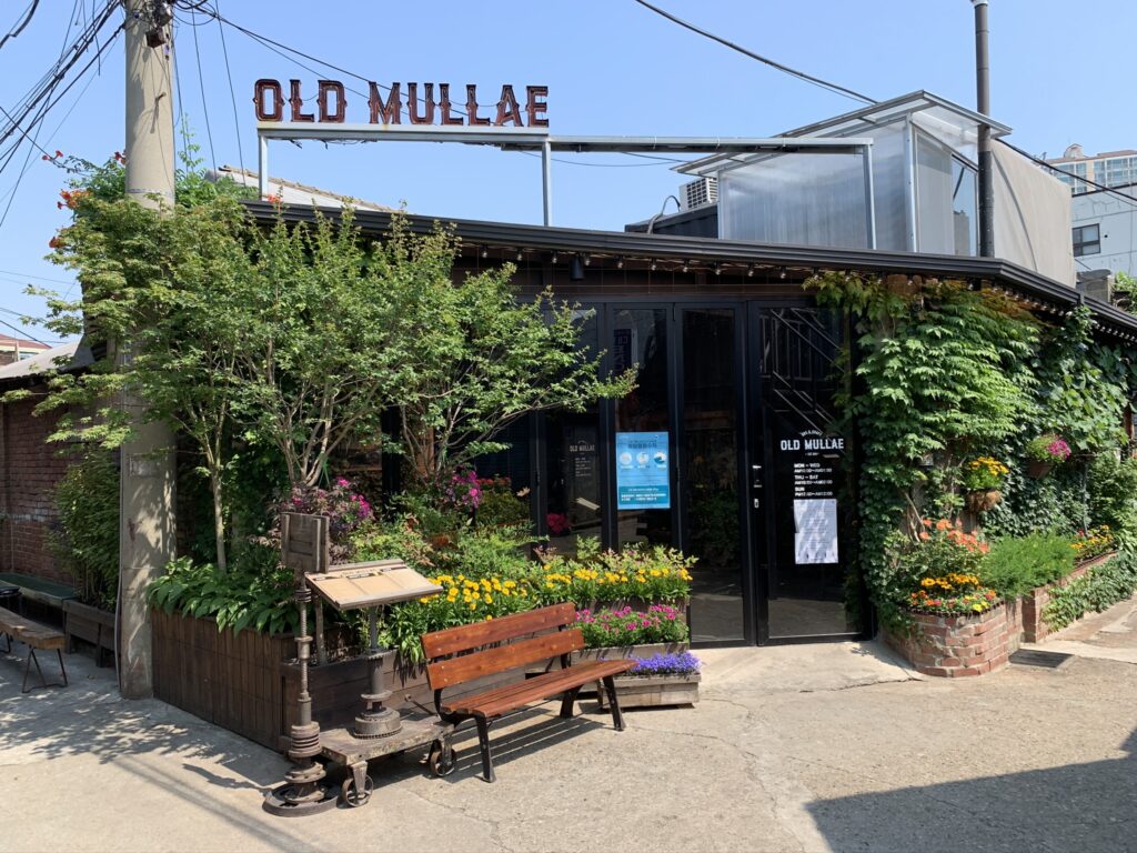 KHÔNG GIAN KHÔNG GIAN